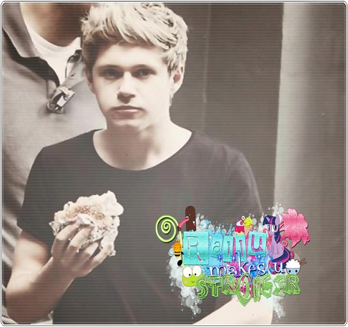 __. ;;) #Biiu + Cum a fost b-) =))? #Harreh + CLICK; ăă..Niallita e așa de asfghjkl ..știu de la cine a moștenit asta b-) *arată spre el * . #Annieh
