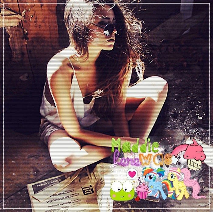 + ; ツ afgh ;-L *iese. & intră iar pe geam* ;3. =)) m-am intorsss ;O3..ce faceți ? nu. aplaudați IAR;