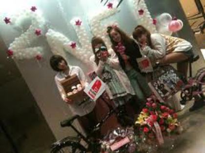 2ne1 party