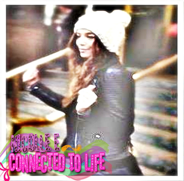 x Serios 4 ani ? O__O Facem un targ ;;) ;; Eu te bag cu Jessy tu .. Ma bagi k Louis ;3