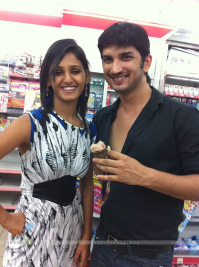 171103-shakti-mohan-with-sushant-in-malaysia - ankita sushant si amici