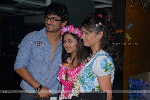 198236-sushant-singh-rajput-ankita-lokhande-and-rashmi-desai-at-nandis