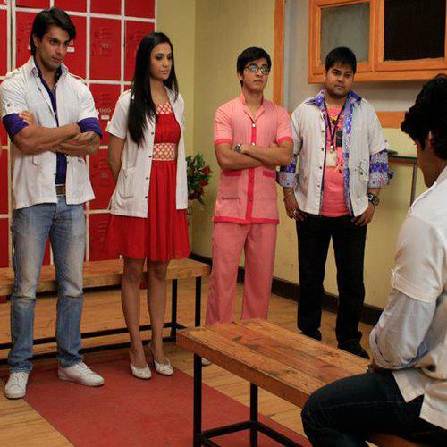 559232_352809198089002_1876889759_n - Dill Mill Gayye-Intalnirea Inimilor