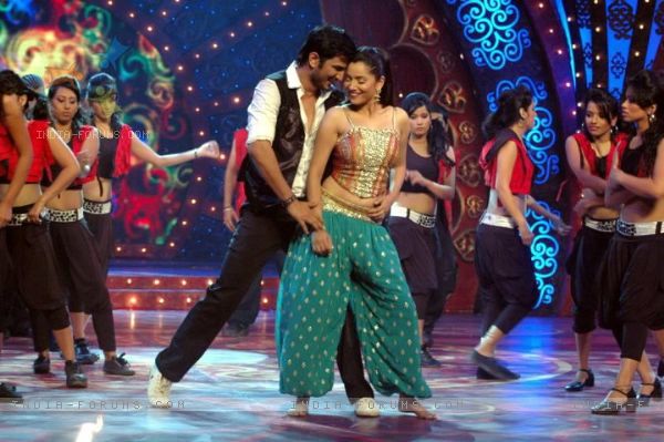 197815-ankita-lokhande-sushant-singh-rajput-performing-for-valentines