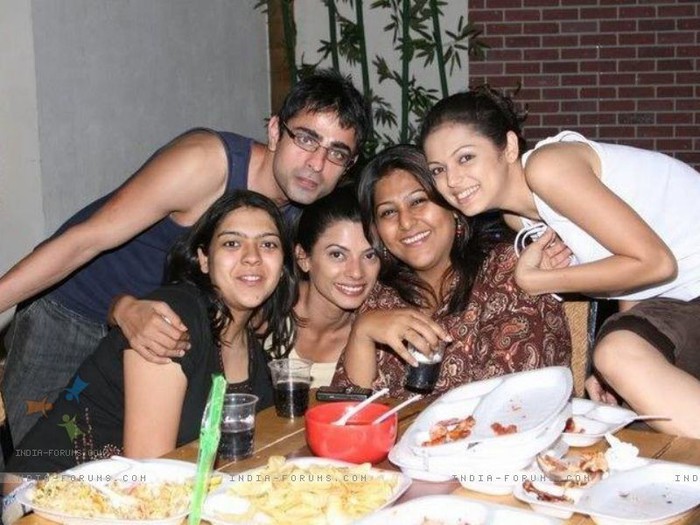170338-drashti-dhami-with-dill-mill-gayye-cast