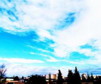 BA-4D71CcAAGXYD_thumb