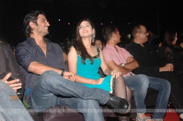 196666-ankita-lokhande-sushant-singh-rajput-at-gold-awards-2010