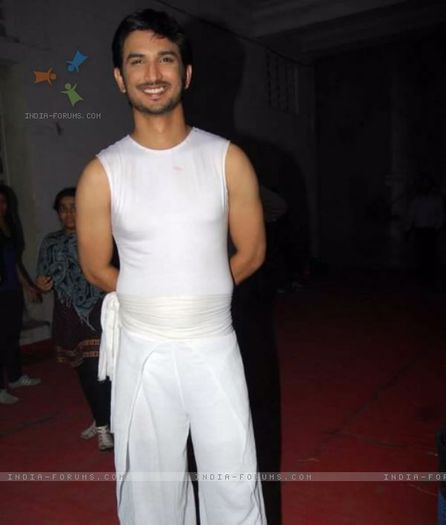 196768-sushant-singh-rajput-on-jhalak-dikhala-jaa-set