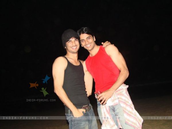 238329-sushant-rajput-with-his-friend