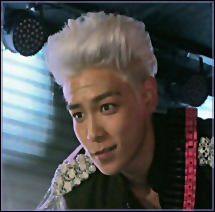 * |se uita in jur| E o casa..Mare..o.O :))