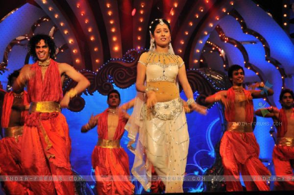 197592-ankita-lokhande-performing-at-gold-awards