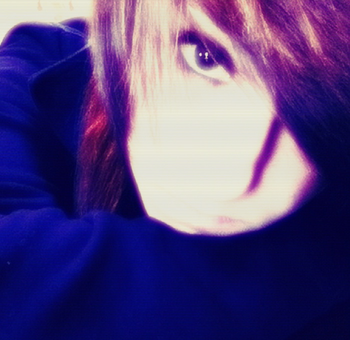 ». ador poza aia ;|. + mo. . ;-?. eu nu sunt. chiar asa de sigura ;;). prefer. sa stau. . ascunsa =)