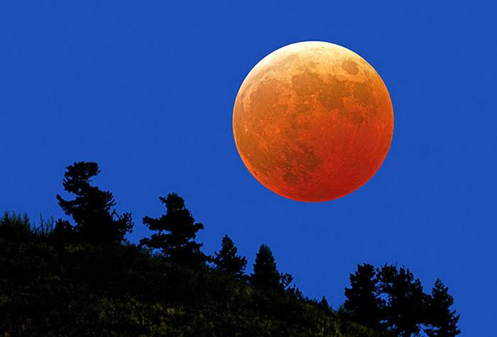 uite luna !