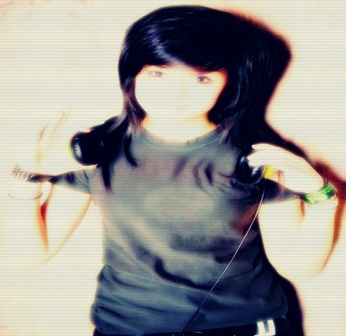 ». din cauza. unui baiat sau a unei. fete ? [ annie. - chan ;