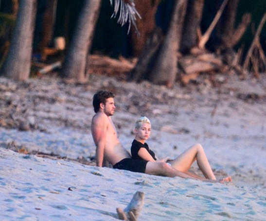 miley-cyrus-liam-hemsworth-7 - Stirea 28