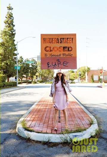 844632164_selena_05_122_392lo