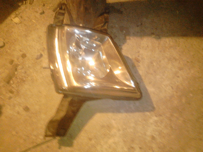 Picture 051; proector peugeot 407 dreapta nou 80 ron
