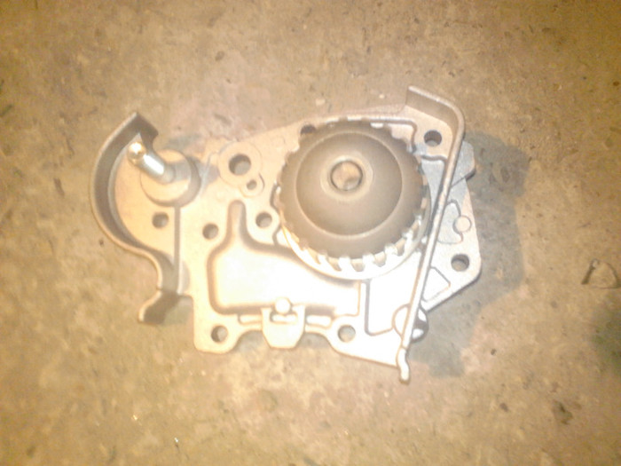 Picture 054; pompa apa renault clio benzina noua 100 ron
