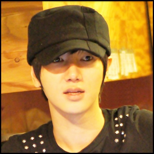 - Aa..aici erai :D...|tinand mana la spate|