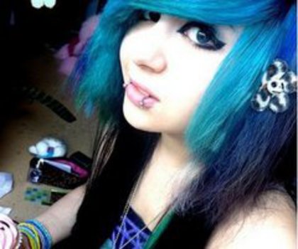 blue-hair-girl-modeling-pretty-scene-Favim.com-266261_thumb