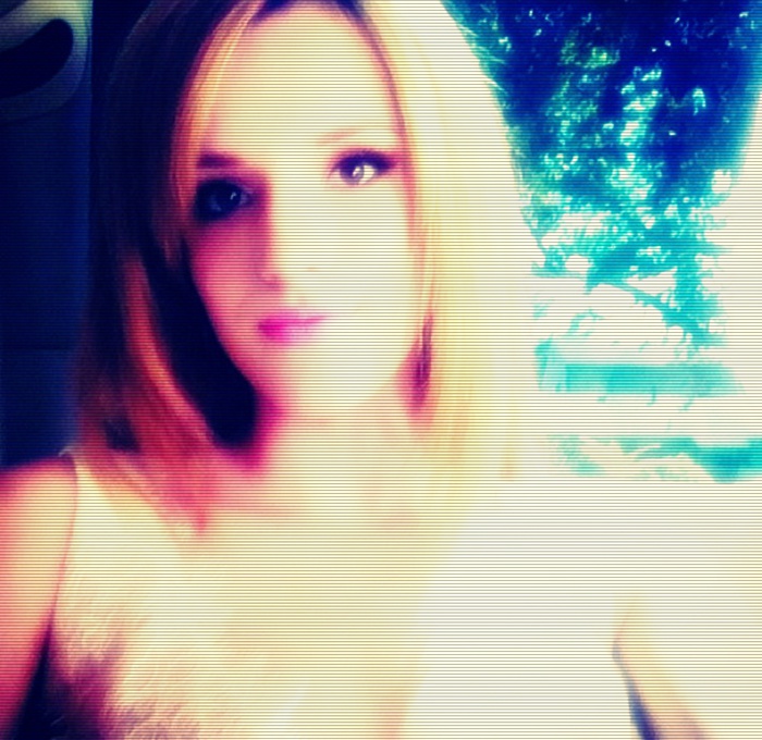 ». ştiu ;(. [ lettieh. ; naşpa. + i l-am dat ei. . dar oricum. - click -; o să mă. plictisesc. repede. să fiu fată. (;L. [ purieeh. ;

