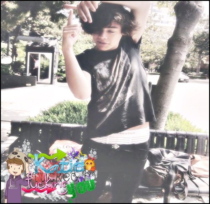 ; ca să nu stric momentul : heeeey ca harry ;3