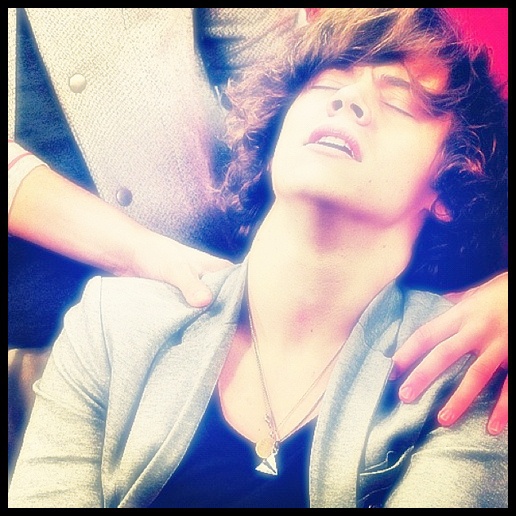 → ; ∞. aş putea să pun eu pozele şi să văd dacă le ai, şi nu invers ? =)) × unicorn ×