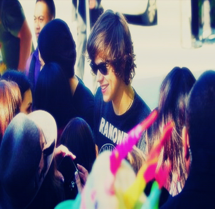 → ; ∞. ce să se poată. O.O ? + WEIRD =))). × unicorn. ;