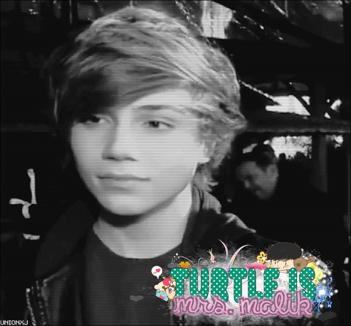 - whatevă . era andy sixx + poţi să nici nu mai intri b-) . #biu . găădbye #ăll ;D. ; log`out. ;