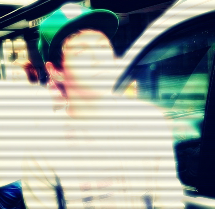 → ; ∞. şi.. ce simt eu pentru tine.. nu aş putea exprima - click -; în cuvinte nici dacă aş trăi o viaţă întreagă ;3 . ( o strânge în braţe. ) × purieeh. ;
