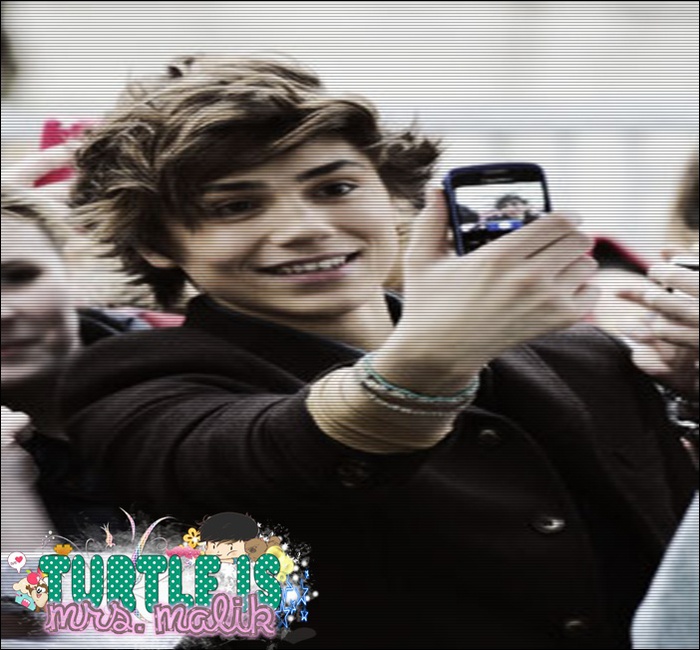 - pa ;;) #em  . + şi .. ce faci ;-? ? #louiş .