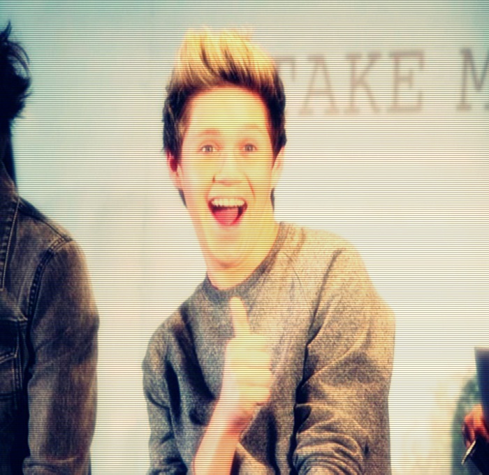 → ; ∞. dacă-l mai joc mult. . o să ai concurenţă la postul de miss horan x_x =))