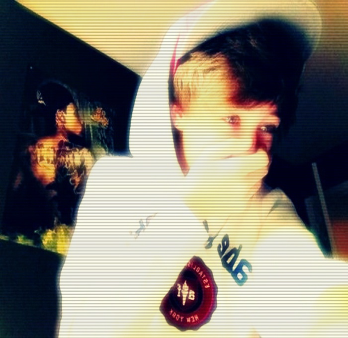 → ; ∞. o Dio. aspetta O,O. la stanza gira con me -_-