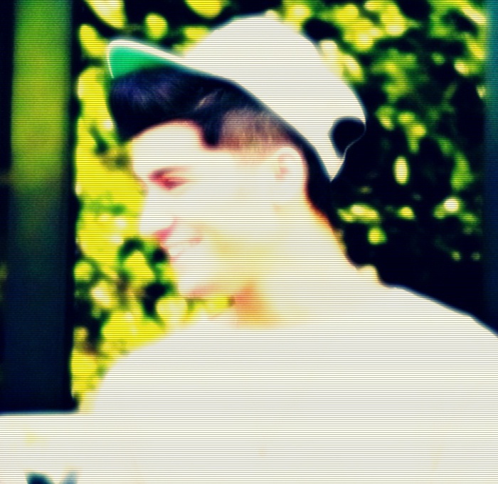 → ; ∞. nu. . era faza cu indragostitul. O.O - click -; avand in vedere ca in real. . lucrurile nu merg chiar roz. ;| ;; era ciudat. . si am facut toate chestiile azi cu emms ca zayn. si cu purieeh. ca niall. . pentru ca daca viata mea e nasoala. . sa nu f
