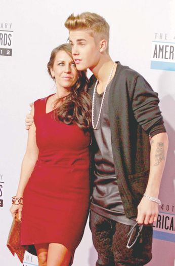 5 - Mama lui Justin Bieber este disperata Femeia spune ca fiul ei este in pericol de moarte o 0