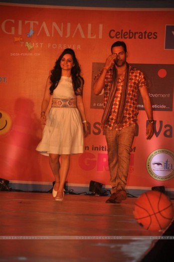 192182-sudhanshu-pandey-and-muskaan-mehani-at-gr8-fashion-walk-for-the - Muskan Mehani