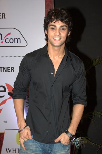 265098_10150222705667879_91706892878_7213964_2094359_n - Karan Wahi