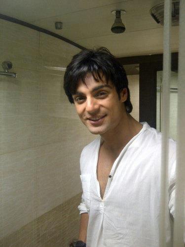 531352_178357762297801_2052772191_n - Karan Wahi