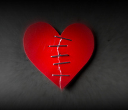 hurt-broken-love-red-stapple-549073 - 0 Aoo 4000 vizite 0