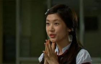 iarta ma te rog sunt Amy noua menanjera