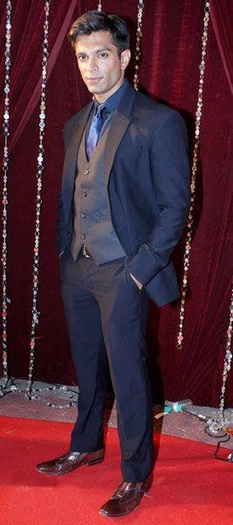 480969_459510214094752_636943076_n - Karan Singh Grover
