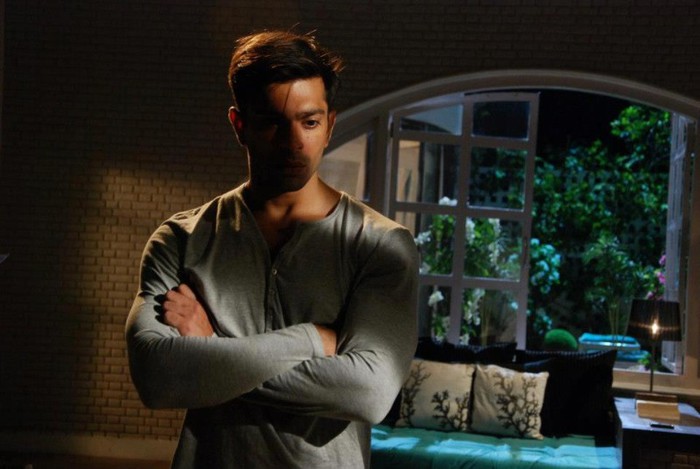 430813_285271834929699_434167316_n - Karan Singh Grover