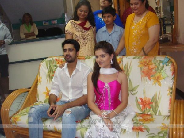 150364-rubina-dilaik-avinash-sachdev-in-trinidad