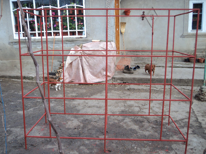 ACUM BOXELE SUNT DE 1,05 M  PE 90 CM