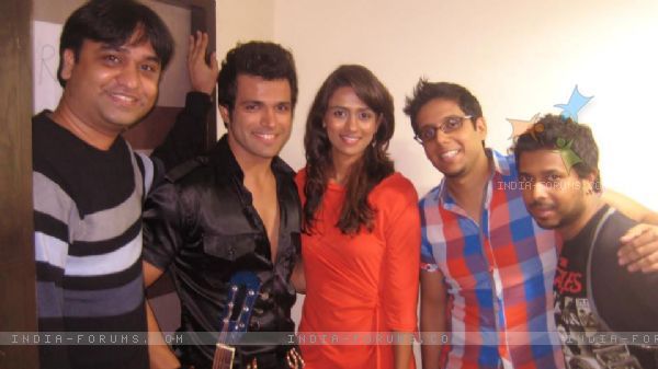 231513-rithvik-and-prerna - Asha Negi si Rithvik Dhanjani poze COOL