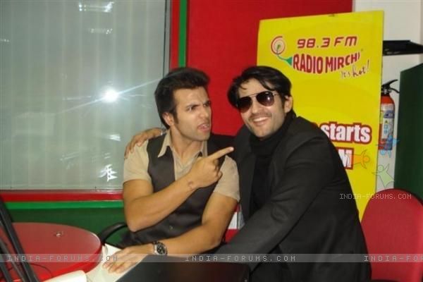 214809-hiten-tejwani-with-rithvik-dhanjani - Asha Negi si Rithvik Dhanjani poze COOL