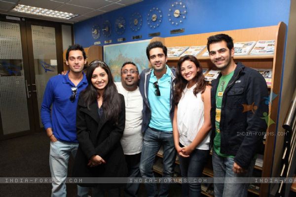 224725-sumit-asha-avinash-suhasi-and-karan - Asha Negi si Rithvik Dhanjani poze COOL