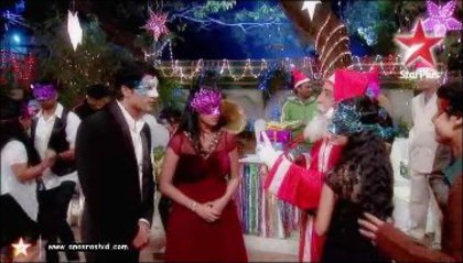 303607_268003826660919_297179431_n - Diya Aur Baati Hum_Destine implinite