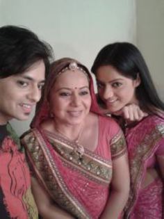 531211_263718763756092_1652342983_n