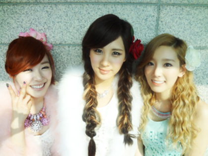 taetiseo selca picture - TaeTiSeo